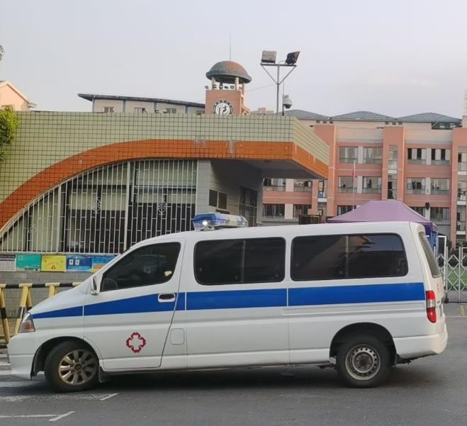 嵊州救护车出租护送骨折病人一公里多少钱